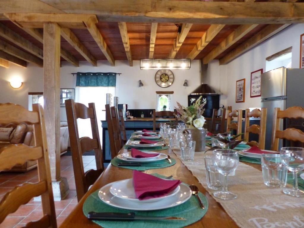 Gîte Lurcy-Lévis, 3 pièces, 6 personnes - FR-1-489-491