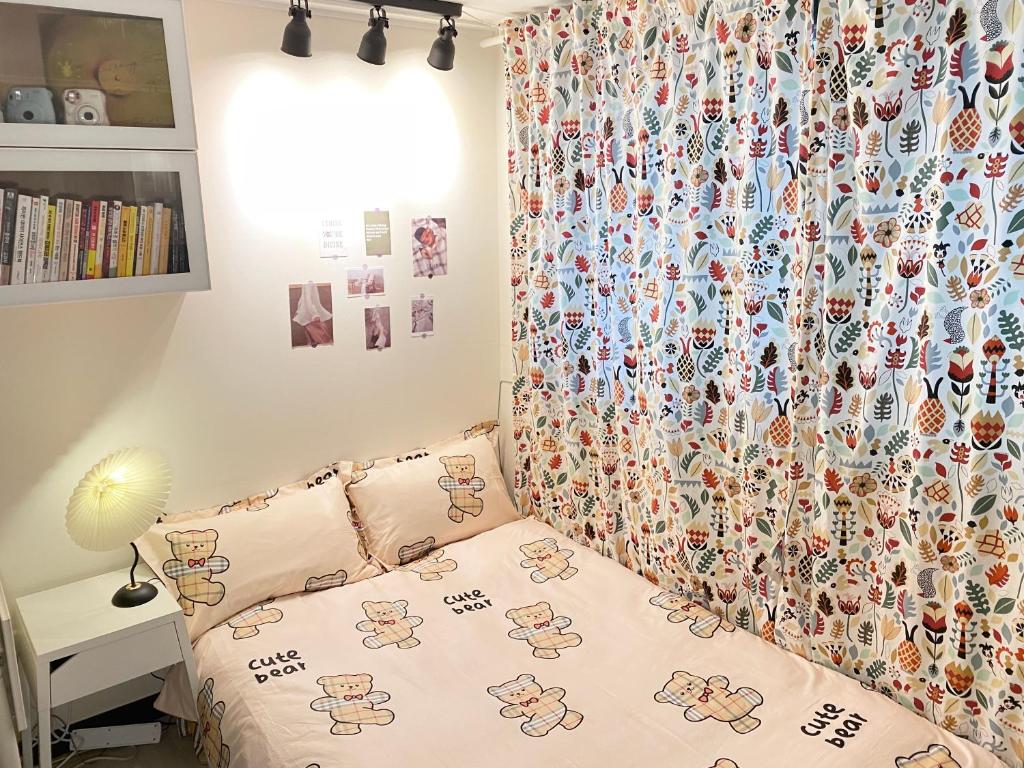 vintage room RED PANDA GUESTHOUSE photo 2