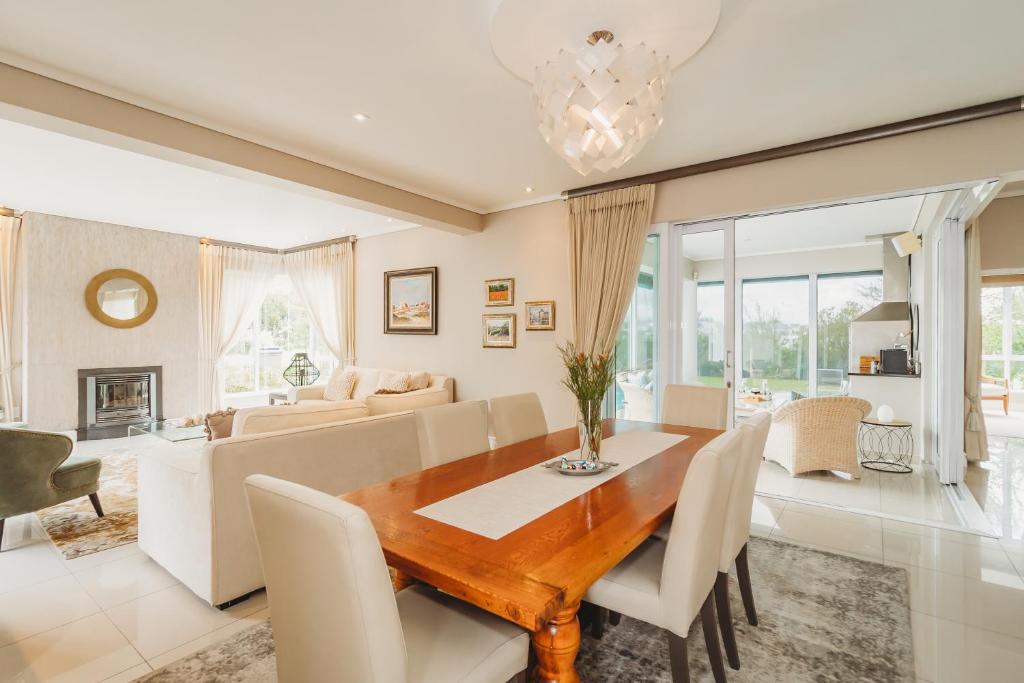 The White House on Kingswood Golf Estate photo 3