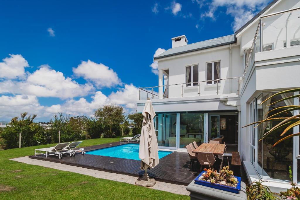The White House on Kingswood Golf Estate photo 4