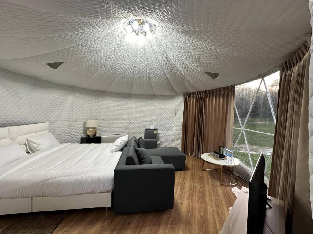 The Meadow Resort photo 2