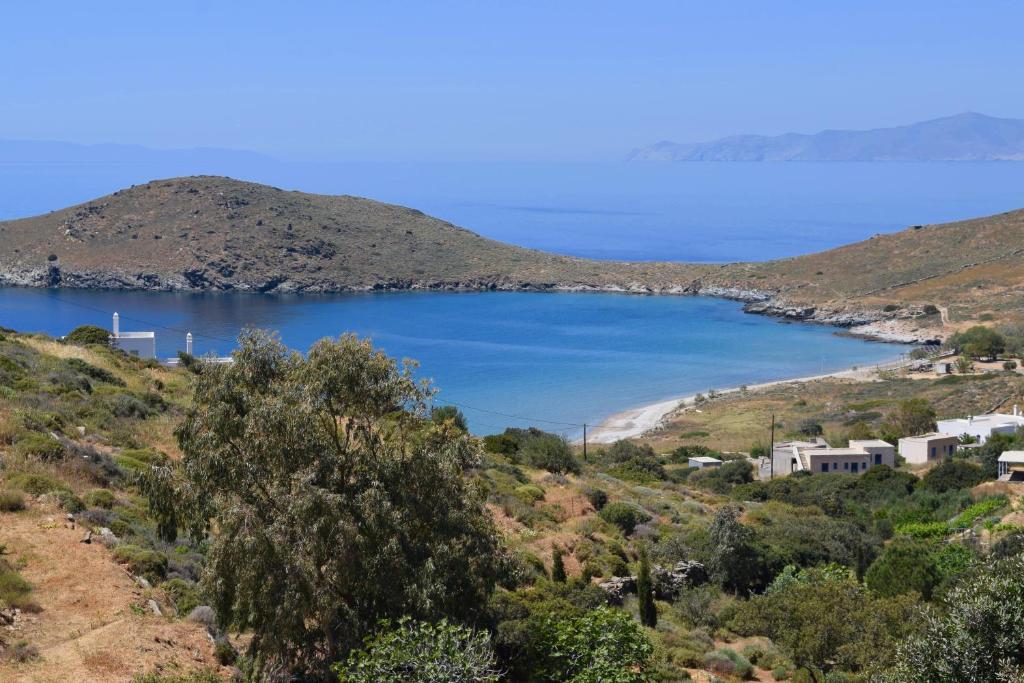 Beautiful 3 Villa estate overlooking Delfini Bay photo 1