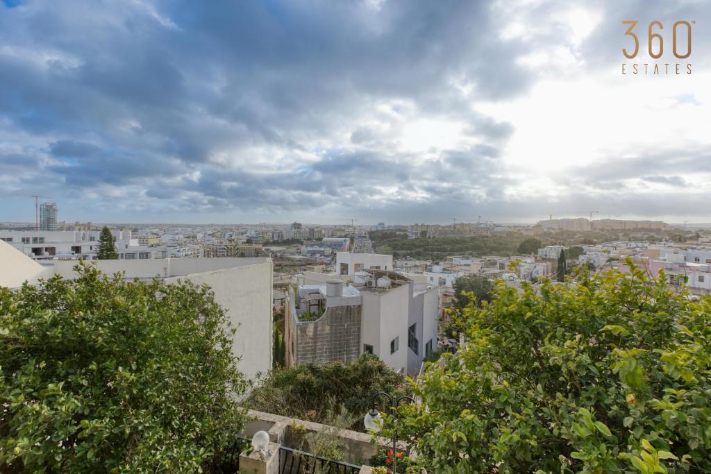 Stunning 4BR Villa with Huge Terrace in Kappara by 360 Estates photo 3