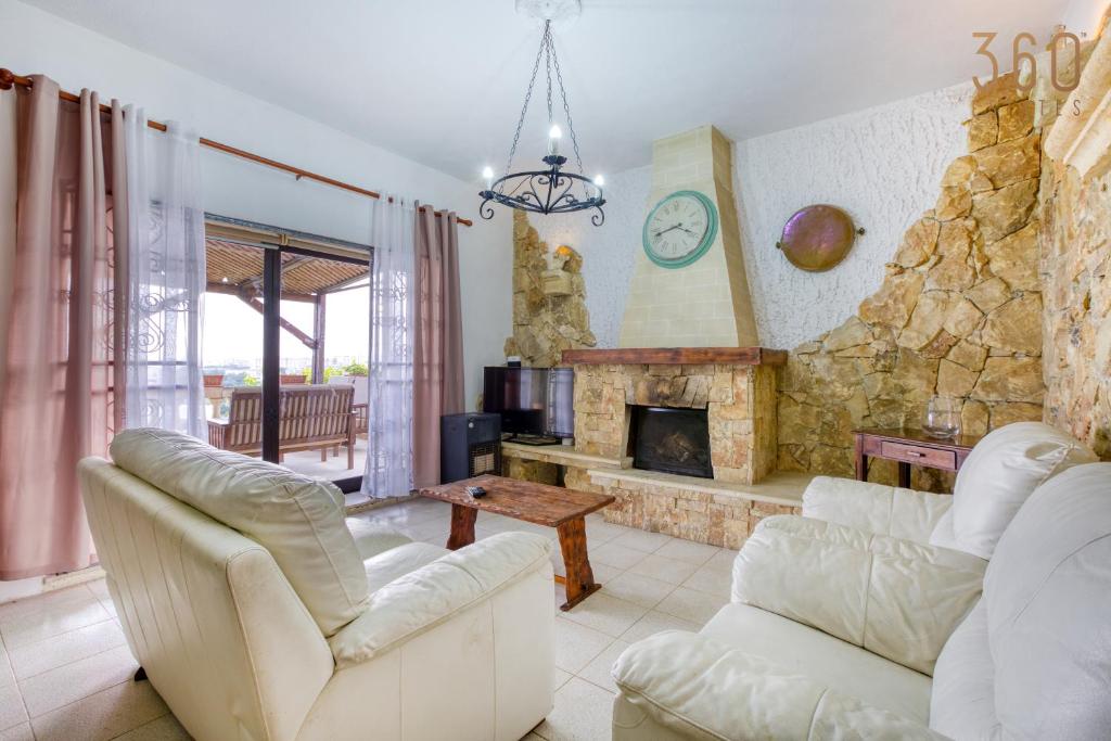 Stunning 4BR Villa with Huge Terrace in Kappara by 360 Estates photo 2
