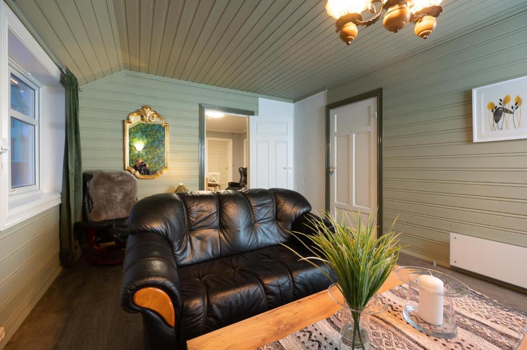 West-End Apartment photo 2
