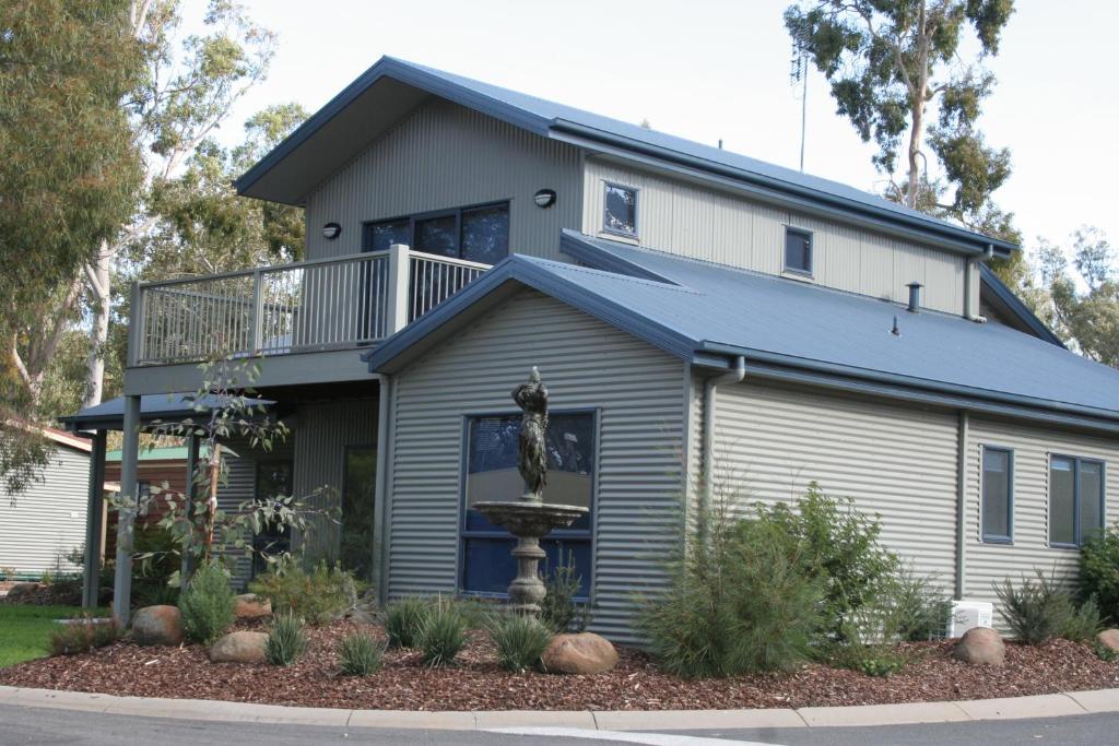 Lake Fyans Holiday Park Room Type - Four-Bedroom House