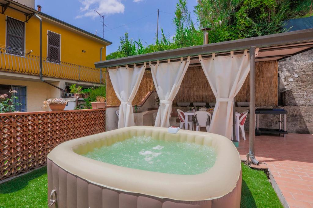 Maison Tuscany Jacuzzi, Netlflix and Free Parking near Forte dei Marmi photo 3