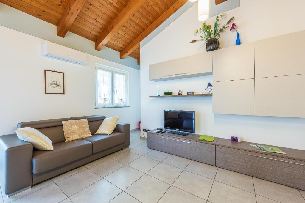 In Piazzetta holiday apartments, Barolo photo 4
