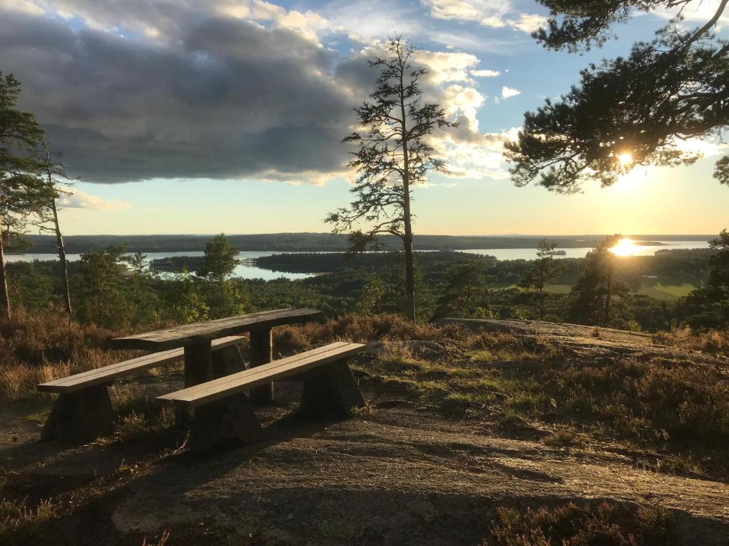 Cozy Hilltop Cottage With Fantastic View photo 2