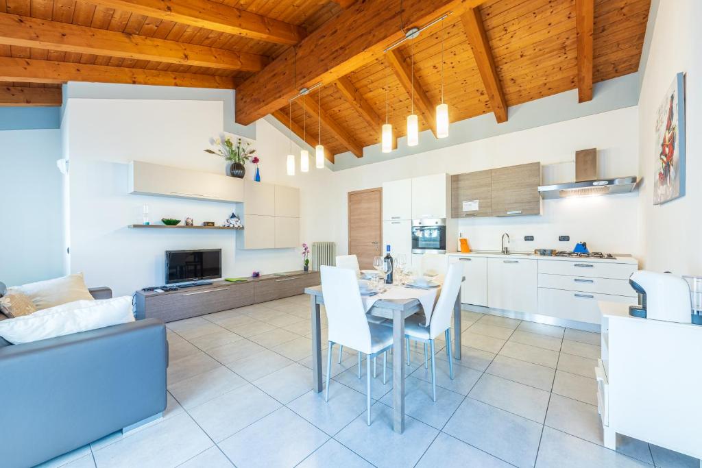 In Piazzetta holiday apartments, Barolo photo 3