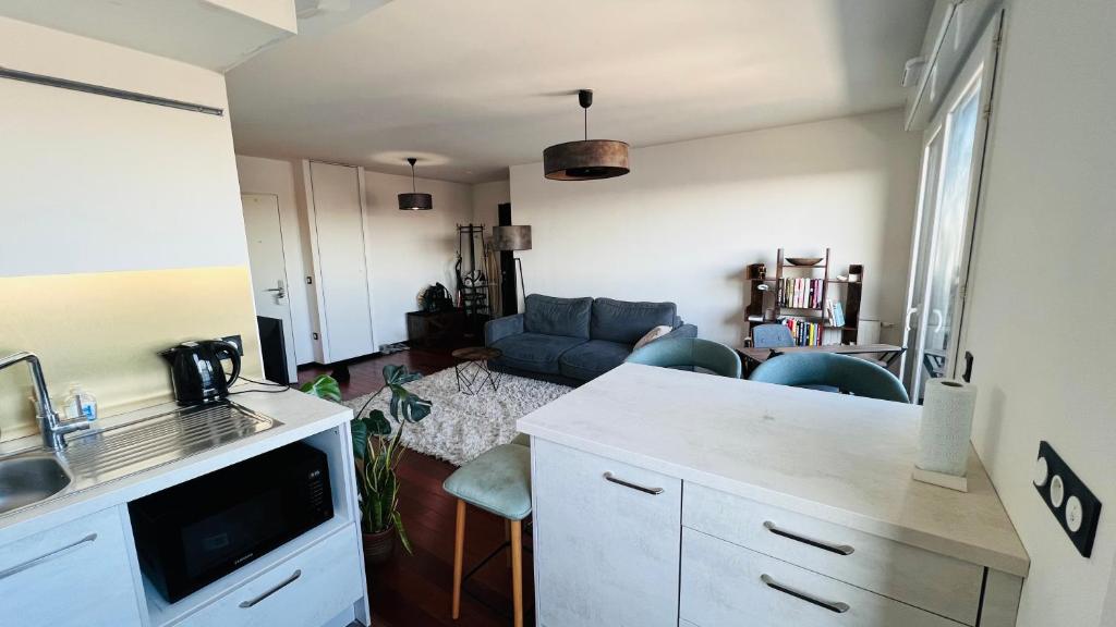 Peaceful and Cosy Flat with Secured Free Parking and Balcony photo 4