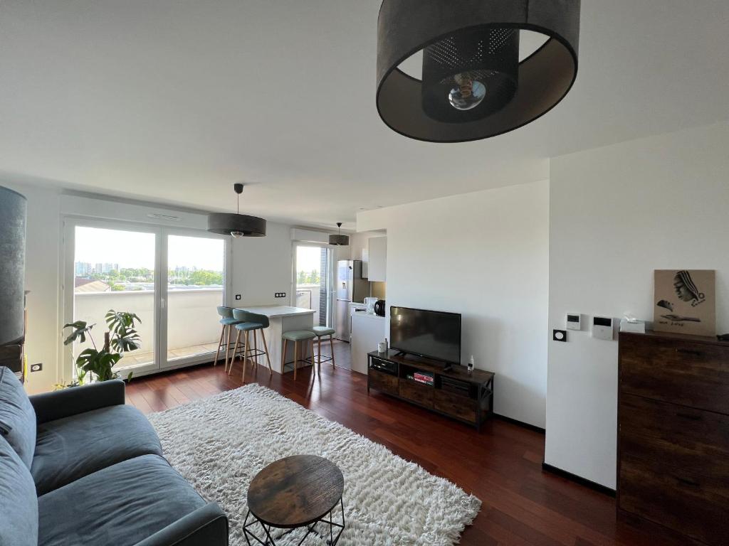 Peaceful and Cosy Flat with Secured Free Parking and Balcony photo 1
