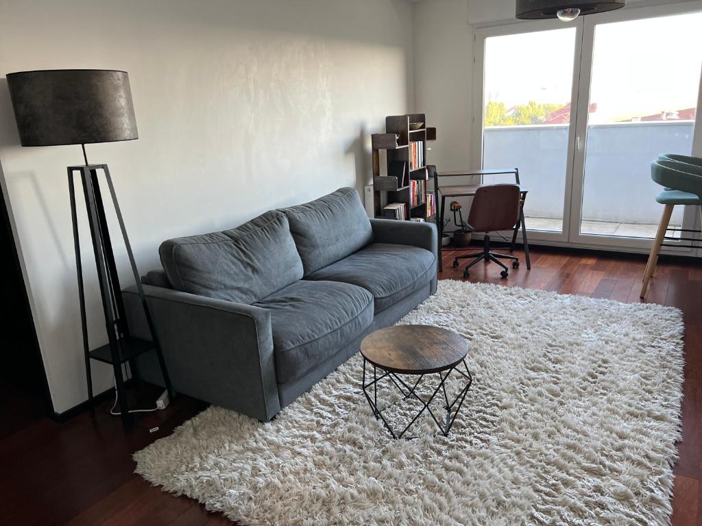 Peaceful and Cosy Flat with Secured Free Parking and Balcony photo 2