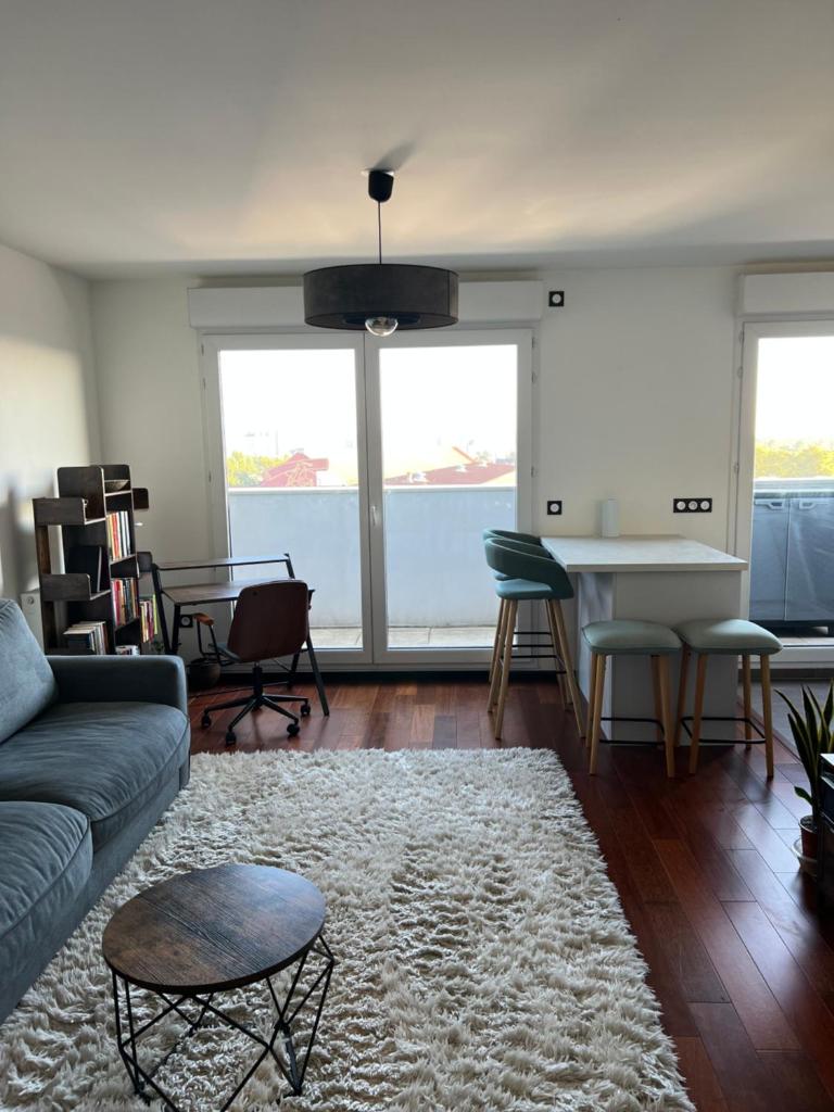 Peaceful and Cosy Flat with Secured Free Parking and Balcony photo 3
