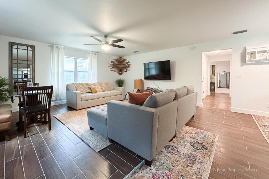 3/2 UF Wooded Paradise Retreat