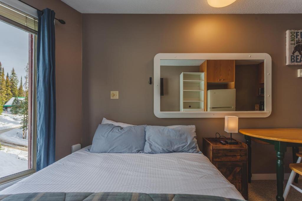 The Ridge Ski-In Ski-Out Condo with Free Parking photo 3