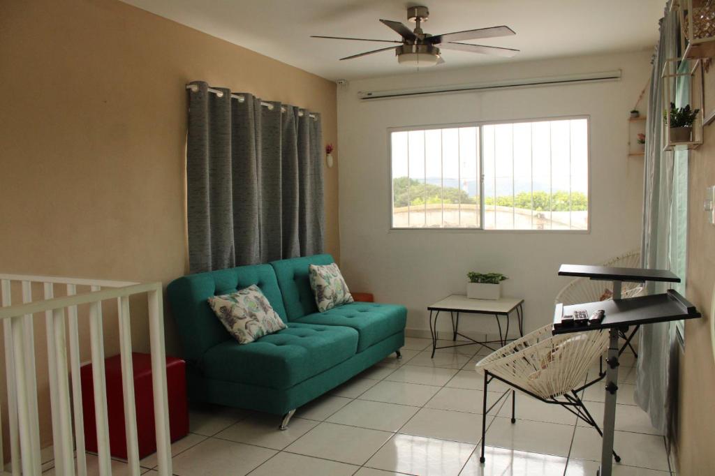 Casa grande de 4 niveles, cerca de Metrocentro photo 3