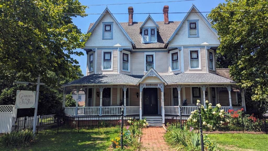 Garden and Sea Inn image