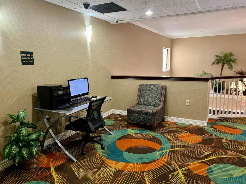 Quality Inn & Suites Near University photo 4