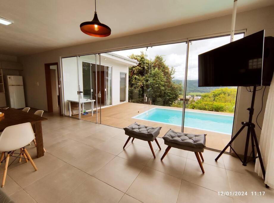 Quiosque com piscina e vista photo 2