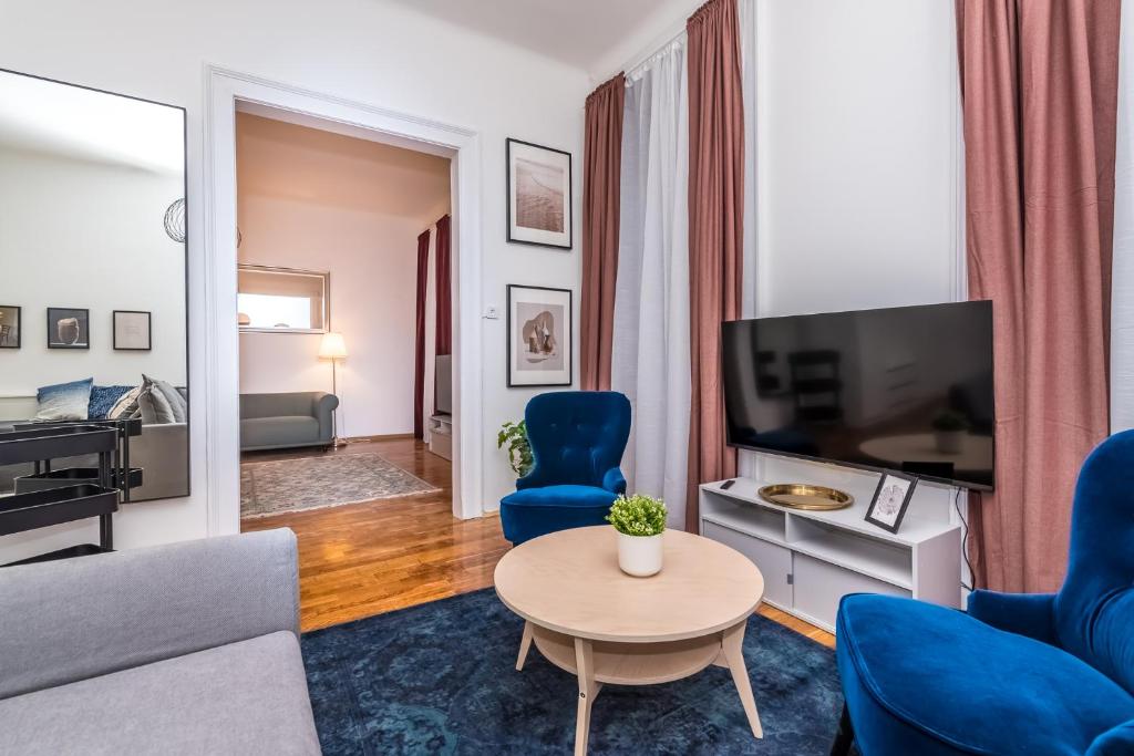 Bismarck two bedroom apartment - Tap to explore photos