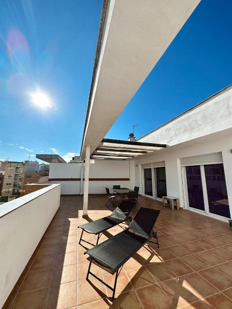 Gran terraza al lado de la playa