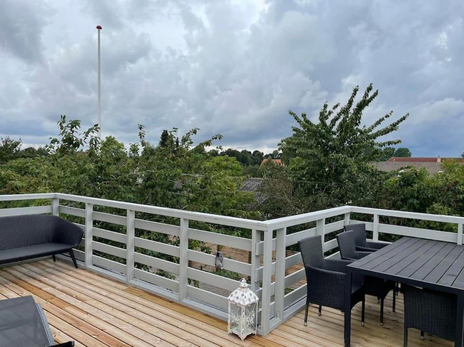 Lejlighed med tagterrasse, have og pool. photo 2
