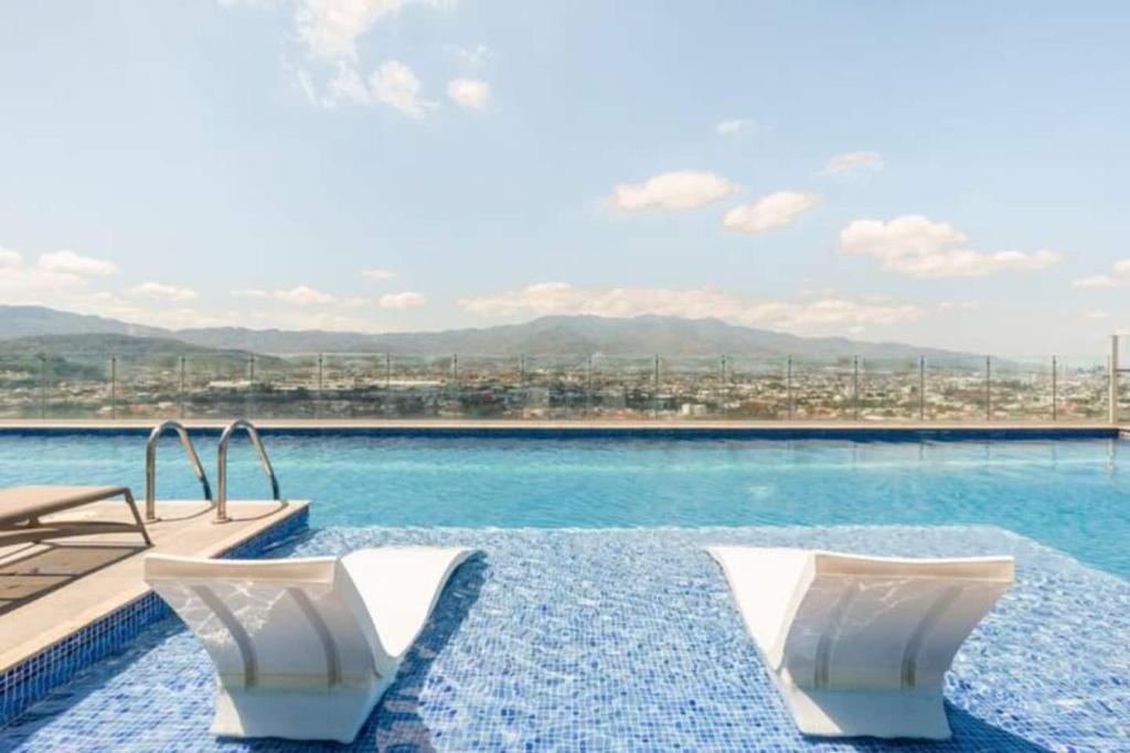 High Rise Apartment with a Balcony and a Lovely View photo 1