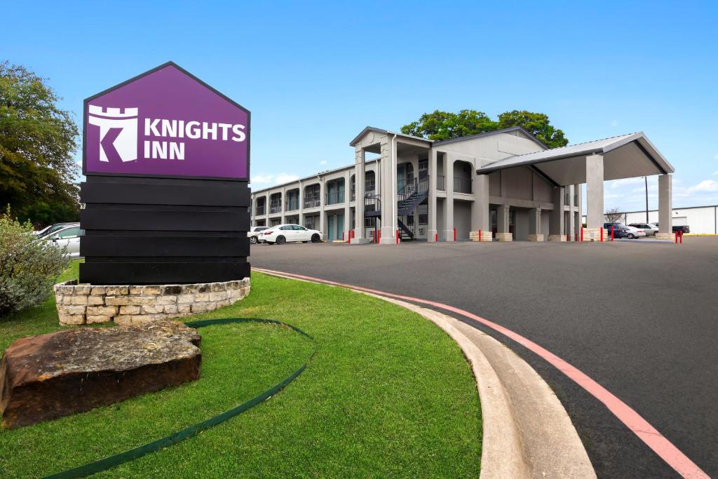 Knights Inn Belton image