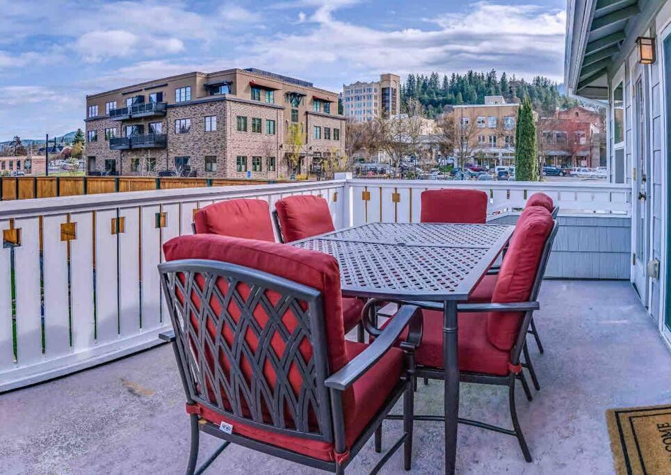 Pioneer Vacation Rentals - Pioneer Craftsman House image