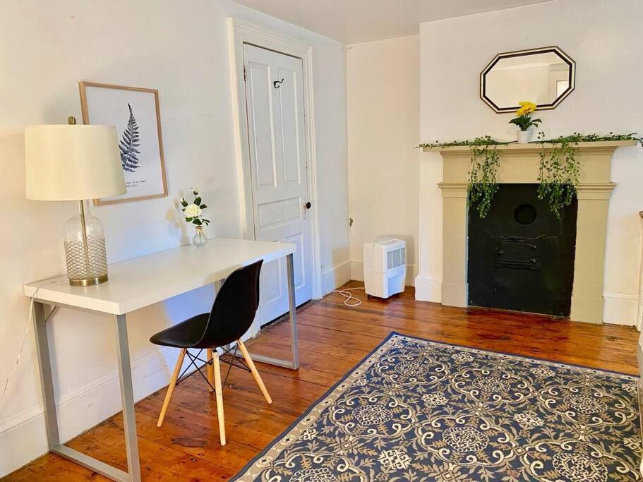 Inviting Downtown APT #2, Parking photo 3