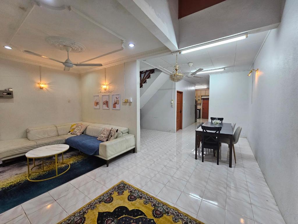 Ruhani Homestay 3 KB - 4 Bedroom Fully Airconditioned with WIFI & Netflix photo 4