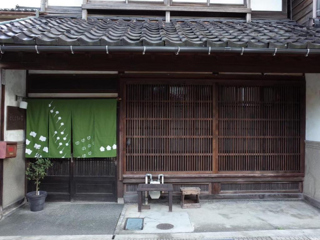 （一棟貸切）町家体験ゲストハウス「ほんまちの家」〜高岡市の伝統的な古民家～ photo 2