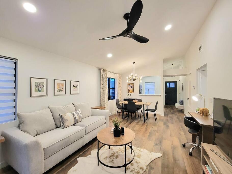 Elegant Cozy Spot to unwind! UCF/MCO/Parks/Beach image