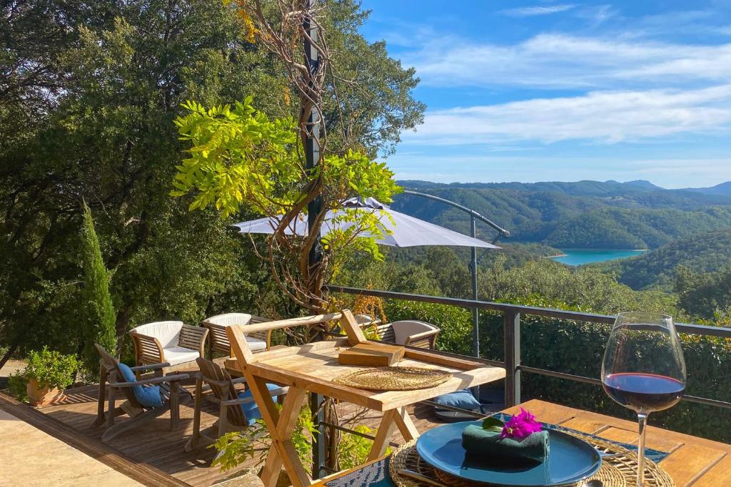 Luxury Villa with no overlooking 8 Guests - Lake View & Private Pool