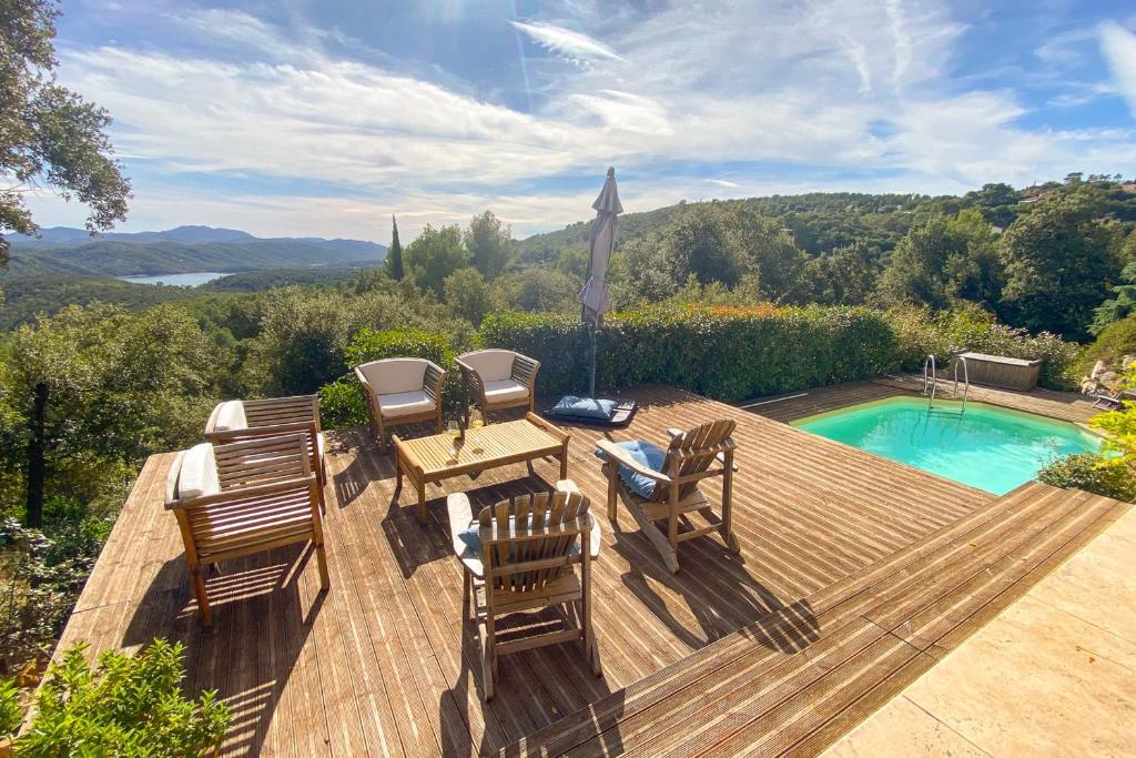Luxury Villa with no overlooking 8 Guests - Lake View & Private Pool photo 3