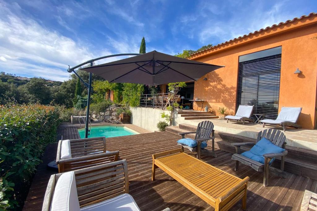 Luxury Villa with no overlooking 8 Guests - Lake View & Private Pool photo 4