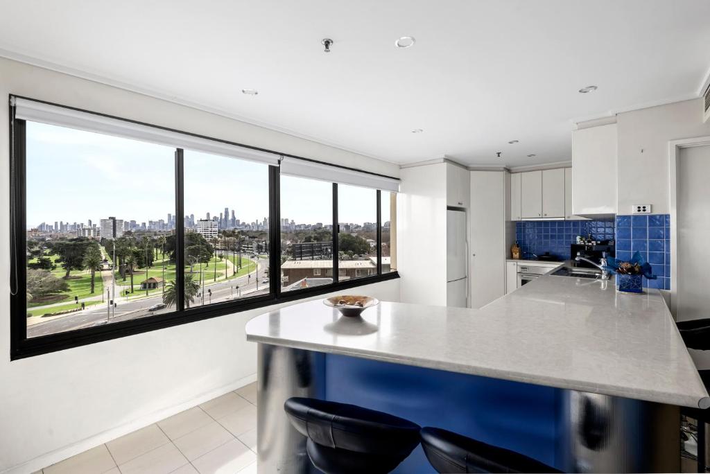 Beachfront Huge St Kilda Unit with Stunning Views photo 4