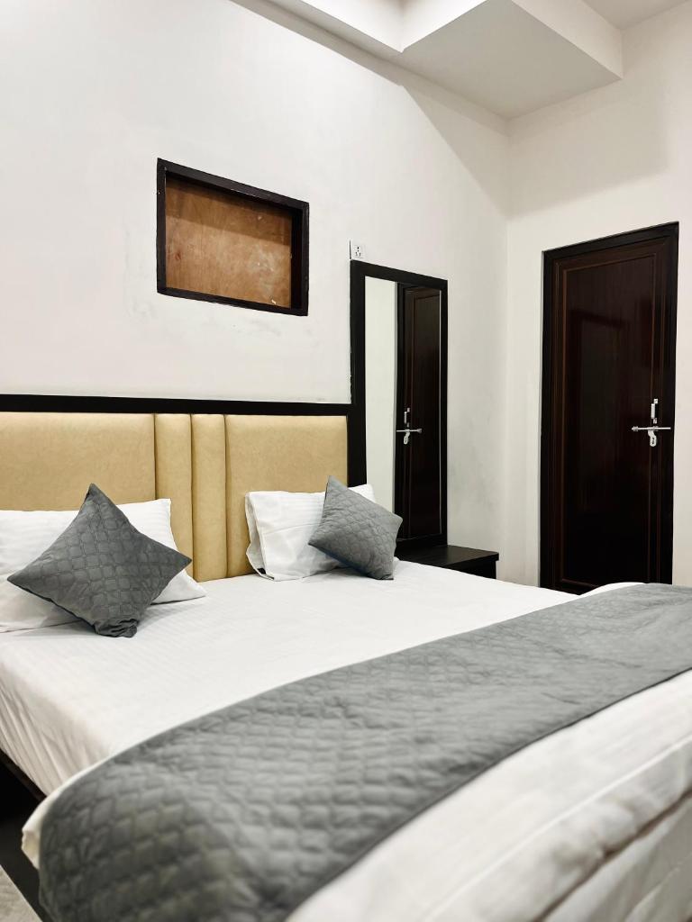 Dhaneshwari Homestay photo 3