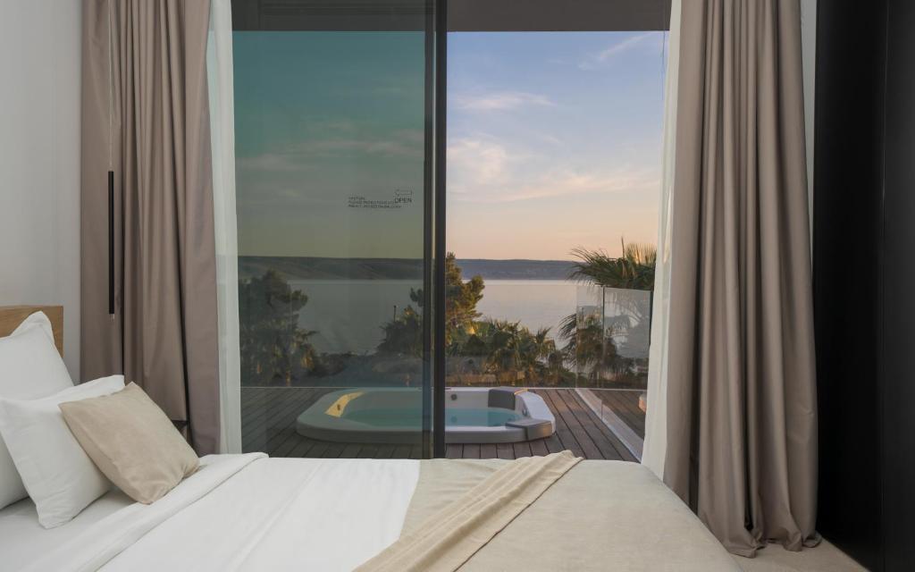 5-Star Villa Calma I with Heated Pool, Jacuzzi, Sea and Palm Tree Garden photo 4