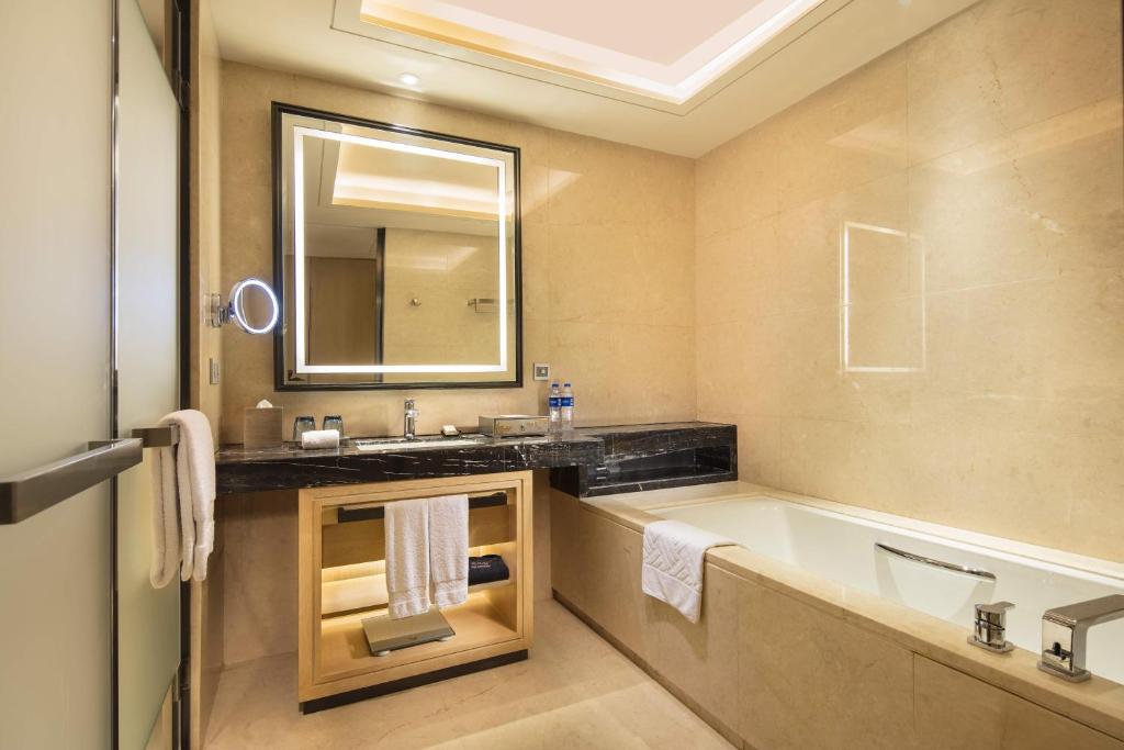 DoubleTree by Hilton Hotel Anshun Room Type - KING EXECUTIVE ROOM