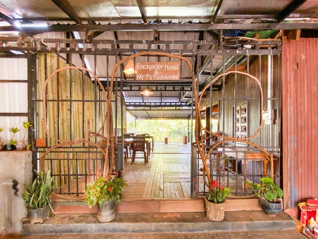 Backpacker Hostel and Jungle Trekking photo 1