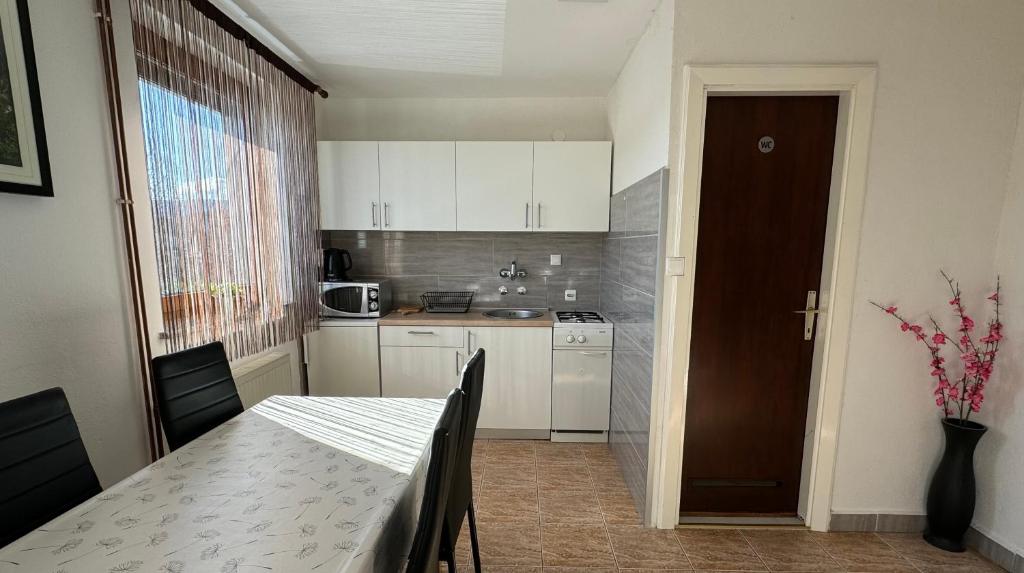 Guest House Aurora photo 1