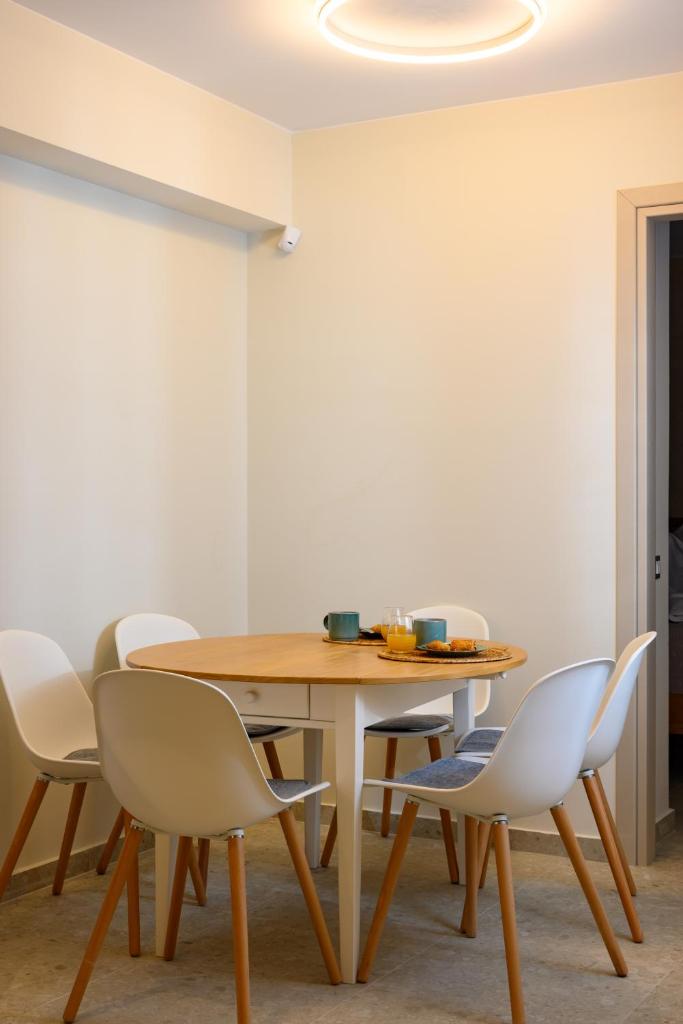 Onira Luxury Apartment - Tap to explore photos