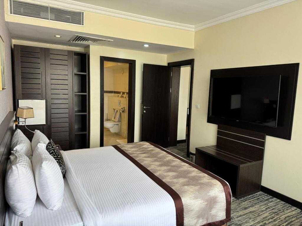 Golden Tulip Ibadan photo 1