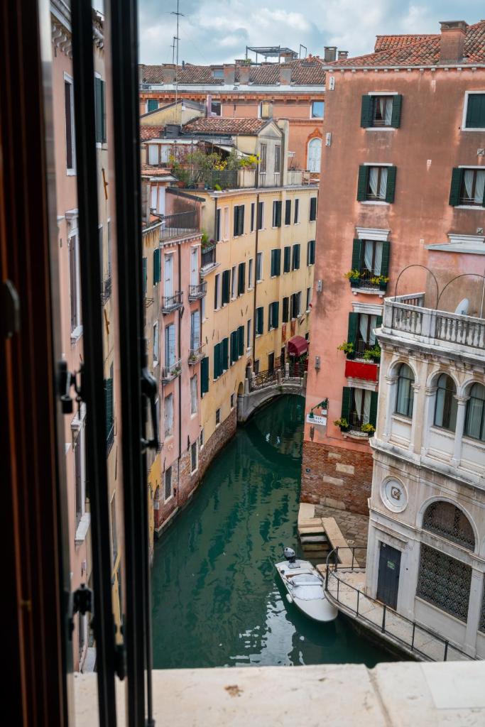 Palazzo San Luca - Tap to explore photos