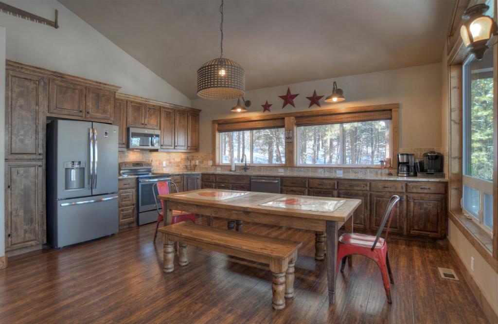 PS - Crestview Cabin photo 4