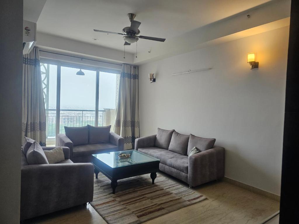Highrise luxury apartment photo 2