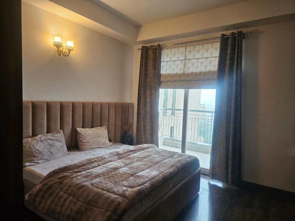 Highrise luxury apartment photo 3