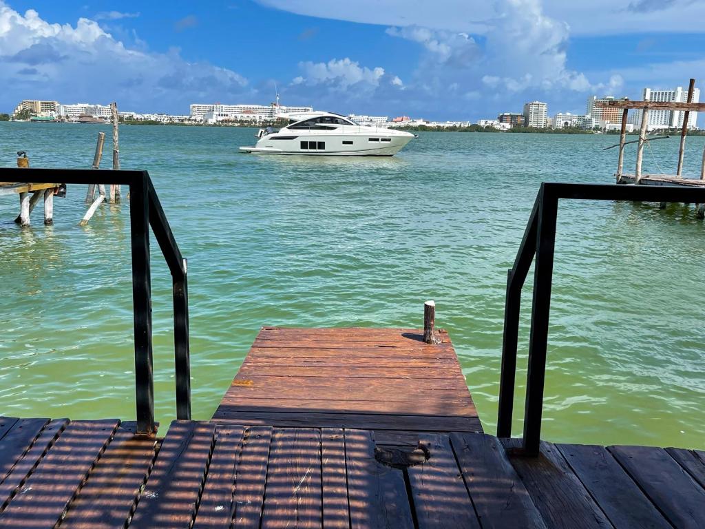 5BR Private Waterfront Villa with Pool & Terrace by Solmar Rentals photo 4